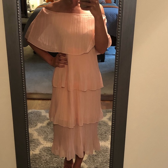 Medium. Blush Pink off the shoulder 3-tiered dress. - Picture 5 of 5